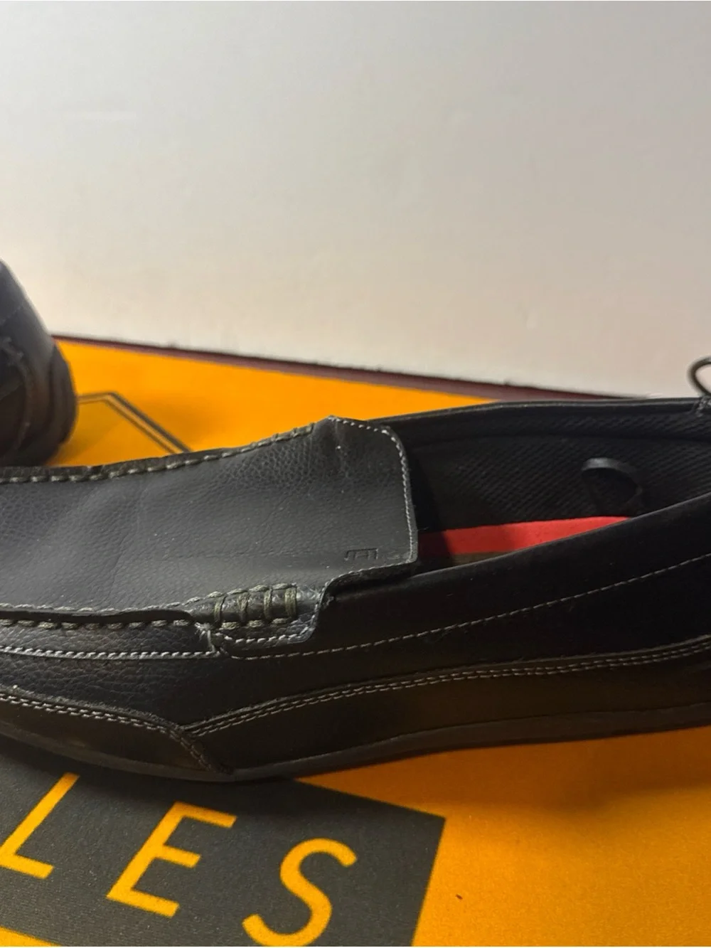 Tommy Hilfiger Mens Sz 10.5 Black Leather Loafers Casual Comfort Slip On Shoes
